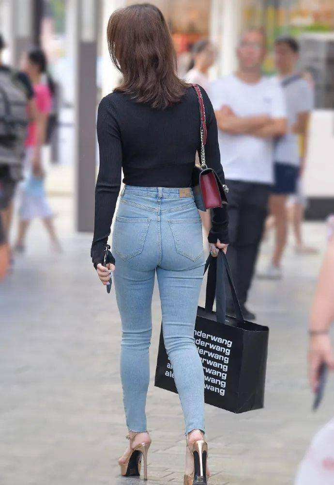 四川成都：中欧班列拉来“洋年货”