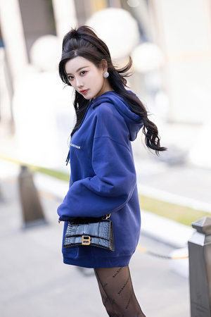 英52岁女子称在空中遭滑翔伞教练性侵