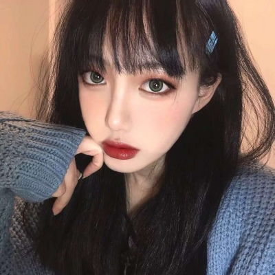 得亏有个自带天赋的爹，彻底带着闺女过了一把80后的瘾，唯独缺少一点杀马特！真的是一个敢教一个敢学