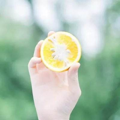 湖南岳阳警方通报“一车辆撞进茶颜门店”：车辆意外失控，致2死2伤