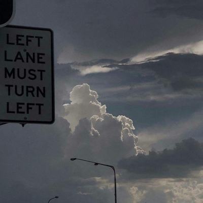 被奔驰逼停摩托车主：不追究了太折腾